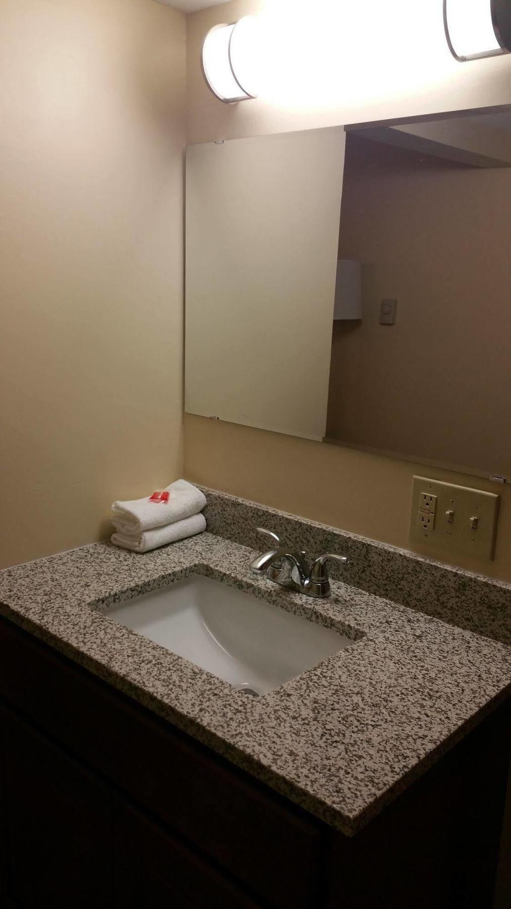 Dartmouth Motor Inn Экстерьер фото